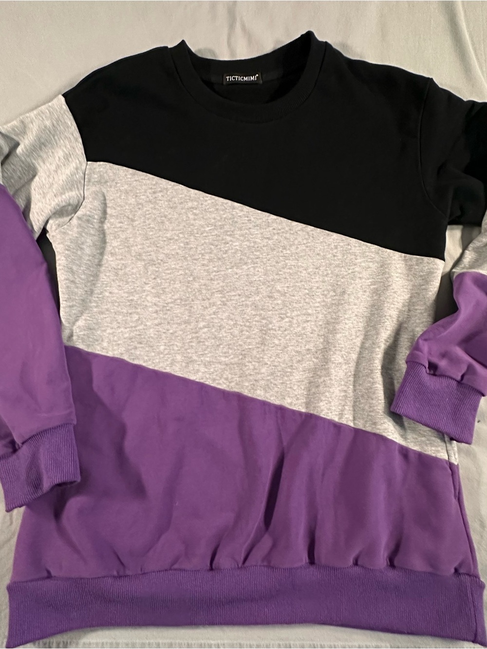Ticticmimi Men’s Crewneck Sweatshirt w pockets, collegiate Y2K minimalist